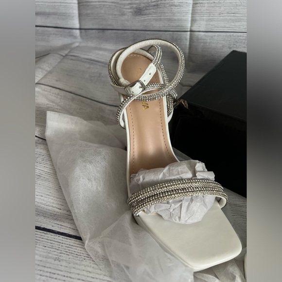 Fashinova Beautiful🤍😍Rhinestone Heels! Brand NEW! Still in the box! - Picture 6 of 13